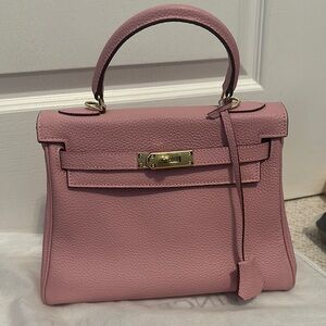 Elegant Pink Leather Handbag